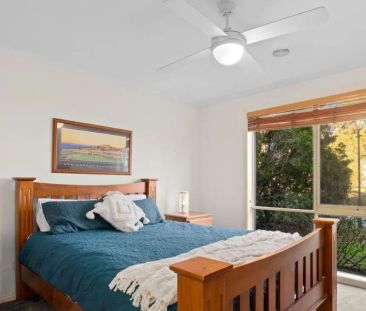 Spacious Family Home in Narre Warren South - Photo 6