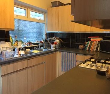 6 bedroom semi-detached house to rent - Photo 2