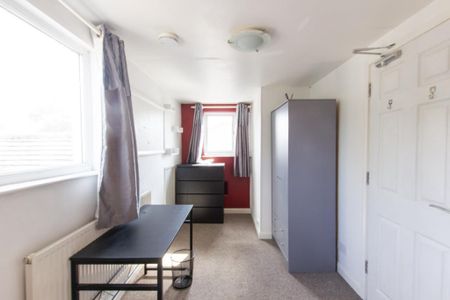 Bascott Road,Bournemouth - Photo 3