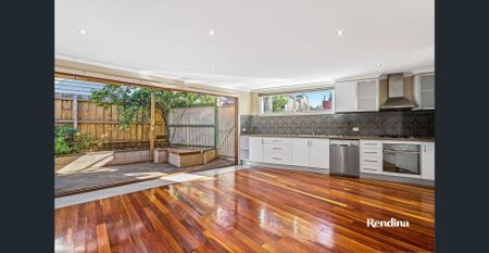 GORGEOUS HOME IN CONVENIENT KENSINGTON - Photo 2