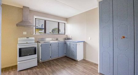 Comfortable three bedroom - Photo 3