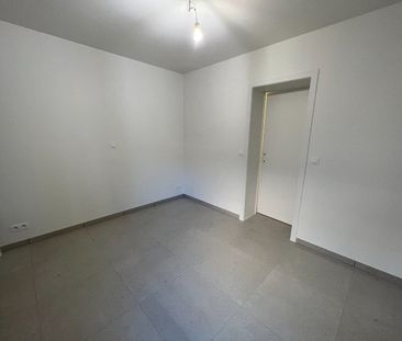 VOLLEDIGE VERNIEUWDE BENEDENWONING MET 2 SLAAPKAMERS EN RUIM TERRAS... - Photo 6