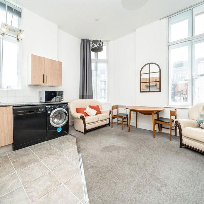 3 bedroom flat to rent - Photo 1