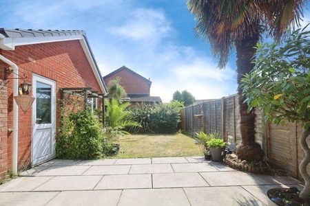 3 bedroom semi-detached house to rent - Photo 5