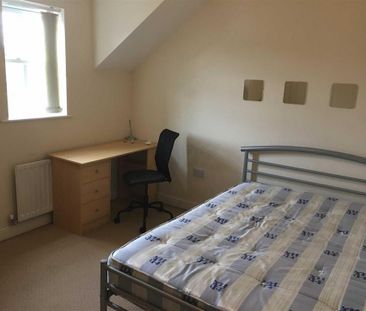 4 bedroom private hall to rent - Photo 1