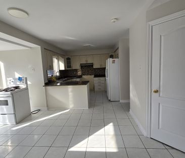 For Lease - 135 Moffatt Avenue, Brampton, Ontario - Photo 3