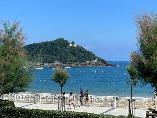 Alquiler de piso en Mirakontxa Pasealekua, 18 - Foto 1