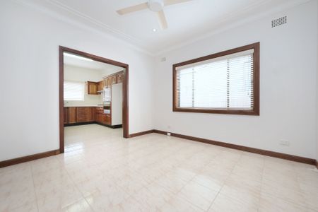 Spacious Three Bedroom Home in a Convenient Location - Photo 3