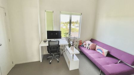 Convenient Glen Eden Living – 3 Bed Townhouse with Garage - Photo 5