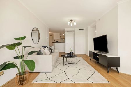Stylish ninth-floor north facing apartment commands sweeping district views - Photo 2