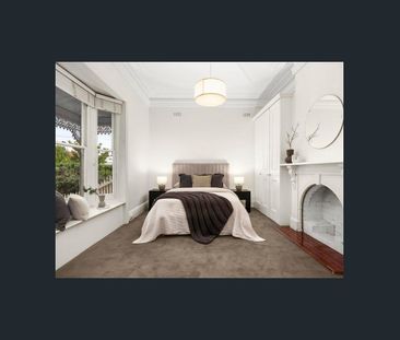 Light-filled living on a stylish single level - Photo 3