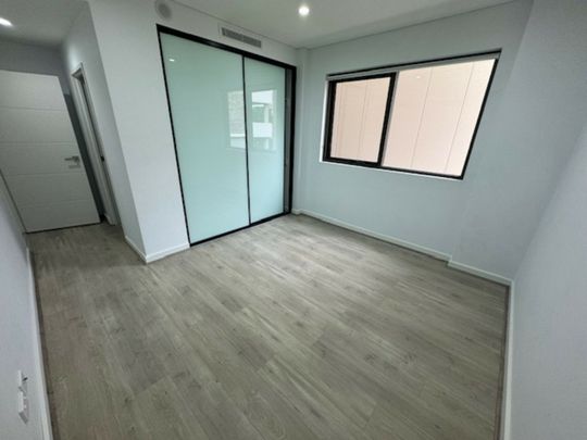 Beautiful 2 Bedroom Apartment - Fantastic Location! - Photo 1