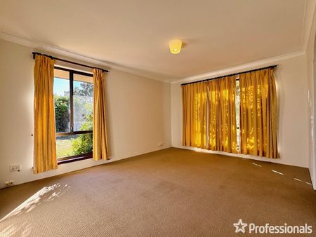 Spacious Family Living with Room for Everyone! - Photo 2