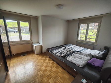 Gemütliche 4.5-Zimmerwohnung mit Sitzplatz und 2 Nasszellen! - Foto 3