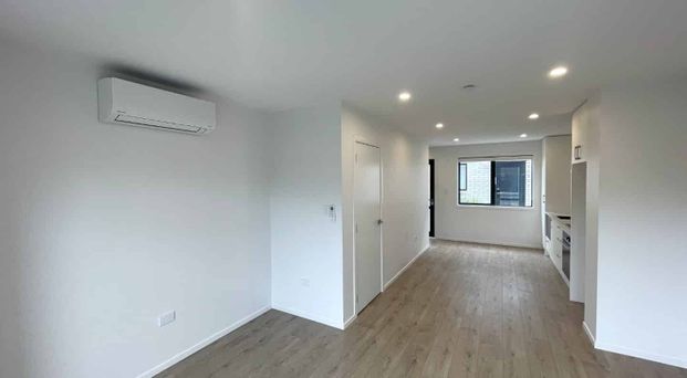 Modern 2 bedoom 2 bathroom Townhouse - Photo 1