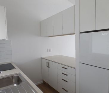 Beautifully renovated one bedroom upstairs unit, offering so many f... - Photo 3