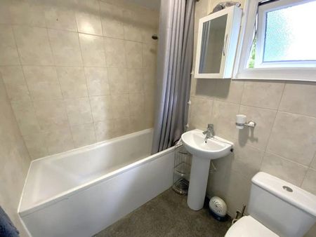 3 bedroom terraced house to rent - Photo 3