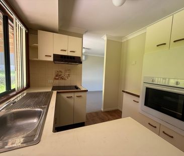 Charming 3 Bedroom Home in Regents Park - Ideal for Families! - Photo 4