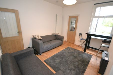 4 bed Mid Terraced House for Rent - Photo 3