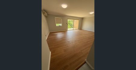 Executive style 2 bedroom apartment, just renovated - Photo 3