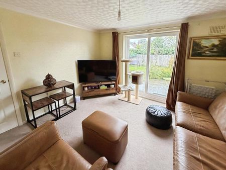 2 bedroom semi-detached bungalow to rent - Photo 3