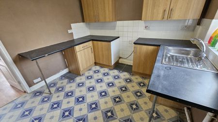 2 bed Terraced - To Let - Photo 4