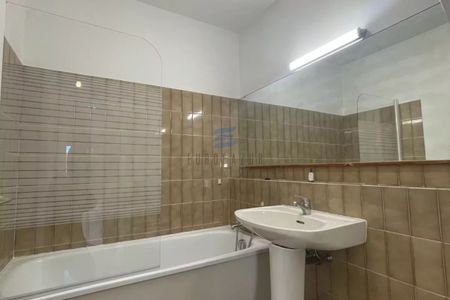 À louer – 2 pièces 46 m² - Résidence de standing avec jardins - Photo 2