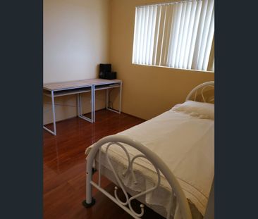 Upstairs /510 Balfour Street, Southern River, WA 6110 - Photo 3