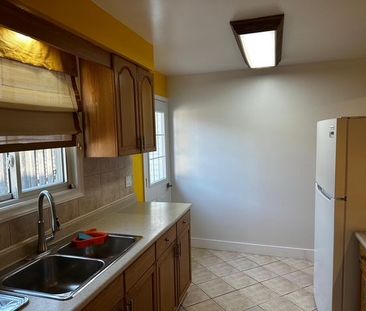 For Lease - 597 UPPER PARADISE Road, Hamilton, Ontario - Photo 1