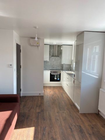 1 Bed Flat, King Edwards Gardens, W3 - Photo 5