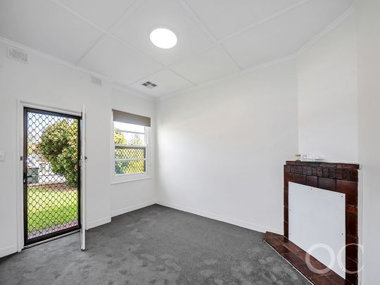 Open the Door to Comfort and Convenience on Dunorlan - Photo 1