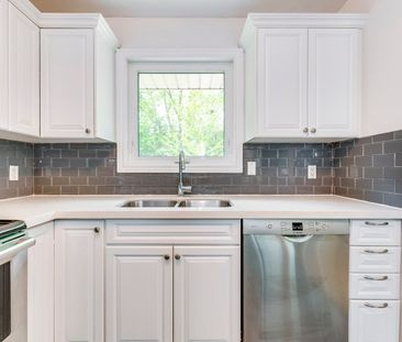 For Lease - 59 Mccraney Street, Oakville, Ontario - Photo 2