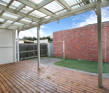18 Berembong Drive, Keilor East VIC 3033 - Photo 2