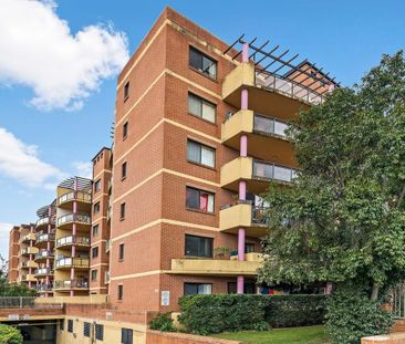 Light Filled 2 Bedroom Unit - Photo 1