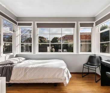 Charming 4BR Home in One Tree Hill - Photo 5