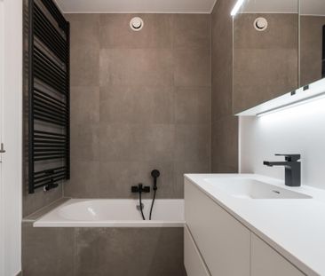 1410, Waterloo - Photo 3