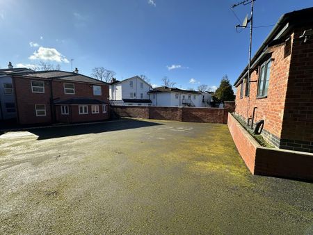1 bedroom in a house share to rent - Photo 3