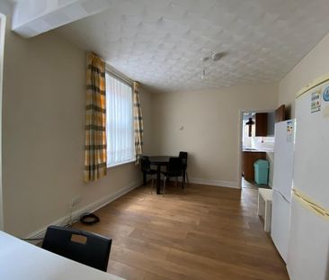 5 bedroom terraced house to rent - Photo 5