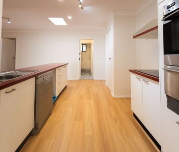 Airconditioned 3 Bedroom family sized home with huge back yard - Photo 6