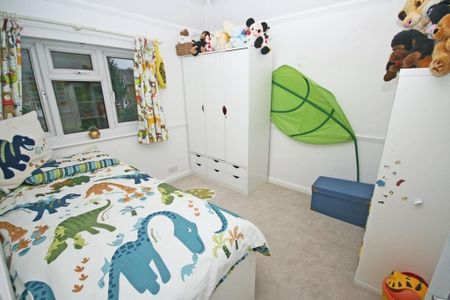 3 bedroom semi-detached house to rent - Photo 4