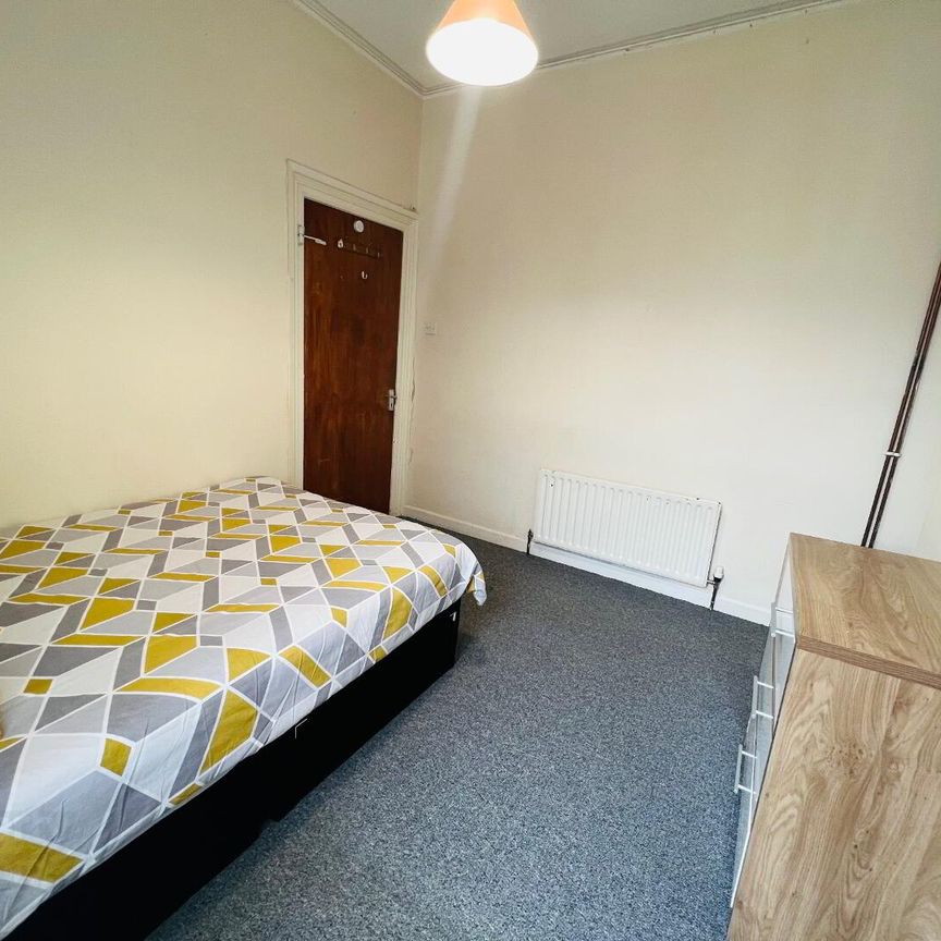 Camden Street, Room 2, BT96AU, Belfast - Photo 1