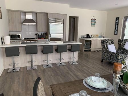 For Lease - 3650 Ferretti Court, Innisfil, Ontario - Photo 2