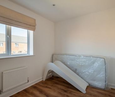 3 bedroom end of terrace house to rent - Photo 3