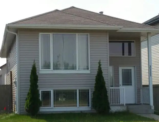 Cozy main floor Suite | 3111 33 Avenue Northwest, Edmonton - Photo 1