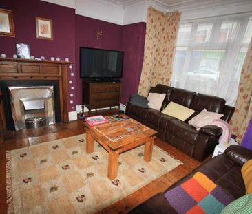 6 bedroom terraced house to rent - Photo 4