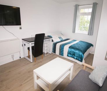 Studio to rent - Photo 2