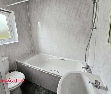 Heatons Bank, Rawmarsh, S62 - Photo 3