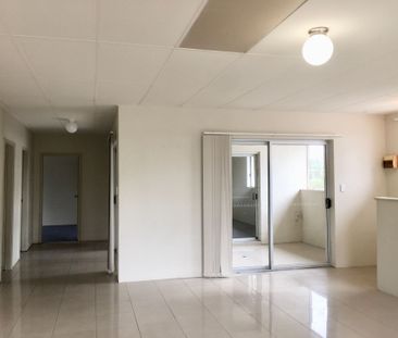 LARGE TWO BEDROOM APARTMENT! - Photo 5