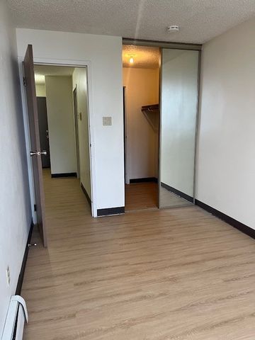 1 BDRM/1 BATH - 115 3RD AVE S - Available NOW - Photo 2