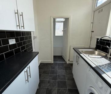3 bedroom flat to rent - Photo 5